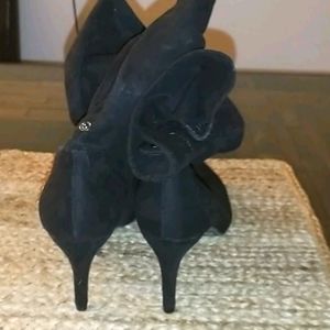 Black classy Rouge heels